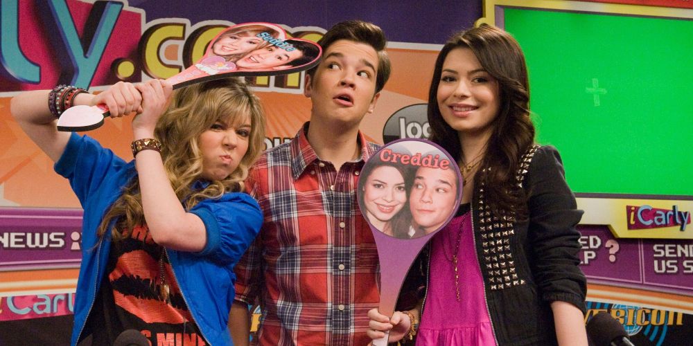 Sam, Freddy, and Carly posing together in iCarly.