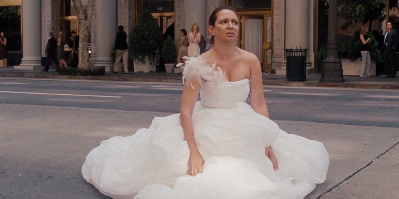Lillian sitting in the street in a wedding dress in Bridesmaids