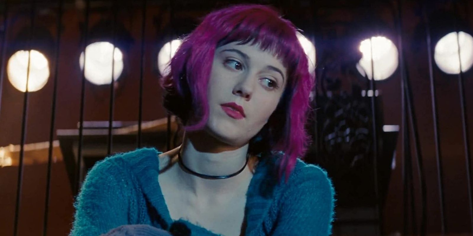 Mary Elizabeth Winstead as Ramona Flowers leaning over in Scott Pilgrim