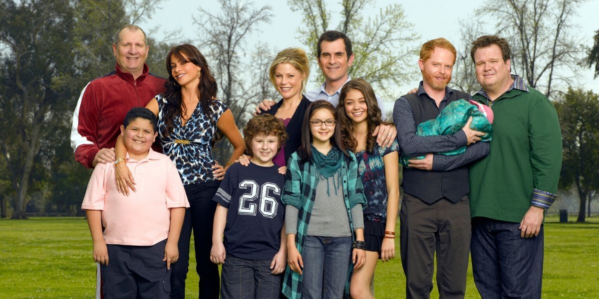 A family photo of the Modern Family family.