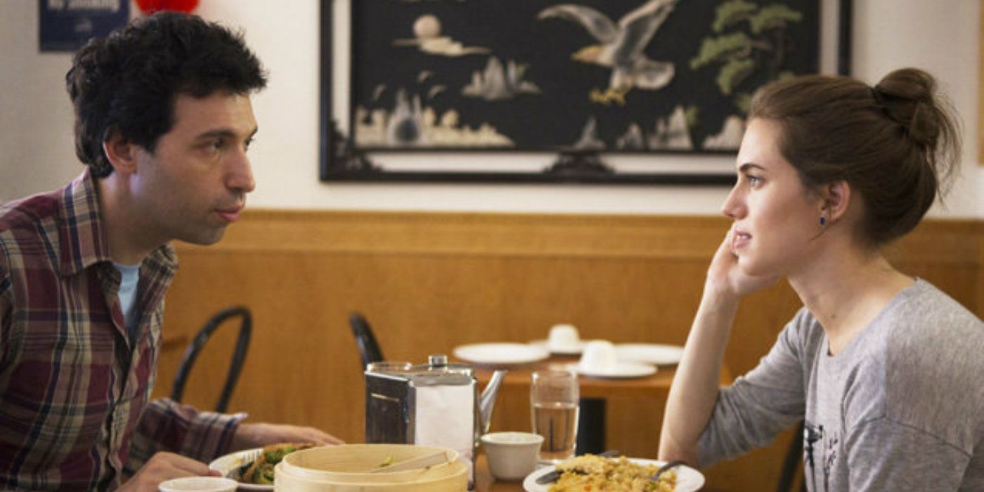 Marnie (Allison Williams) com Ray (Alex Karpovsky) comendo macarrão em um restaurante em Girls