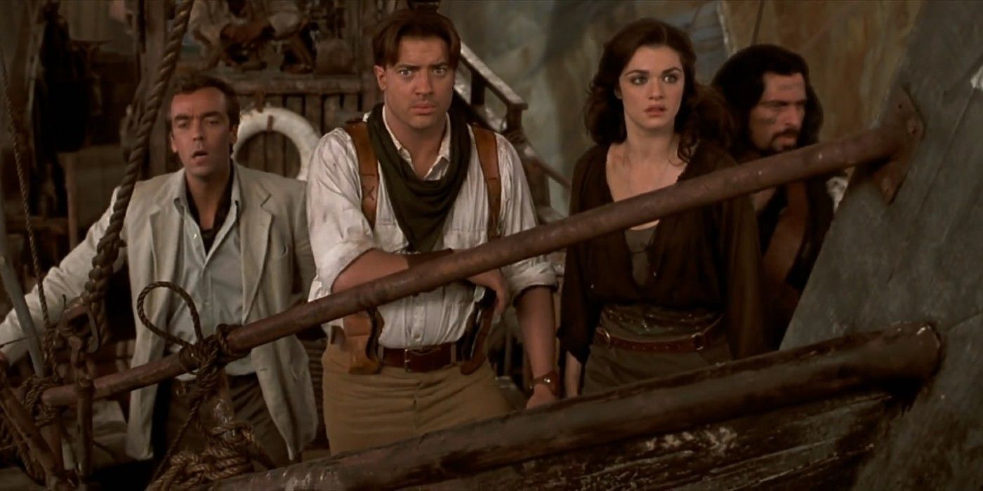 Brendan Fraser and Rachel Weisz in a tomb in The Mummy Returns