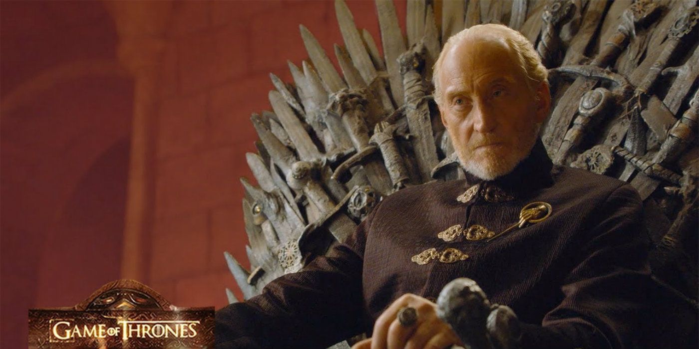 Tywin sentado no trono de ferro em Game of Thrones