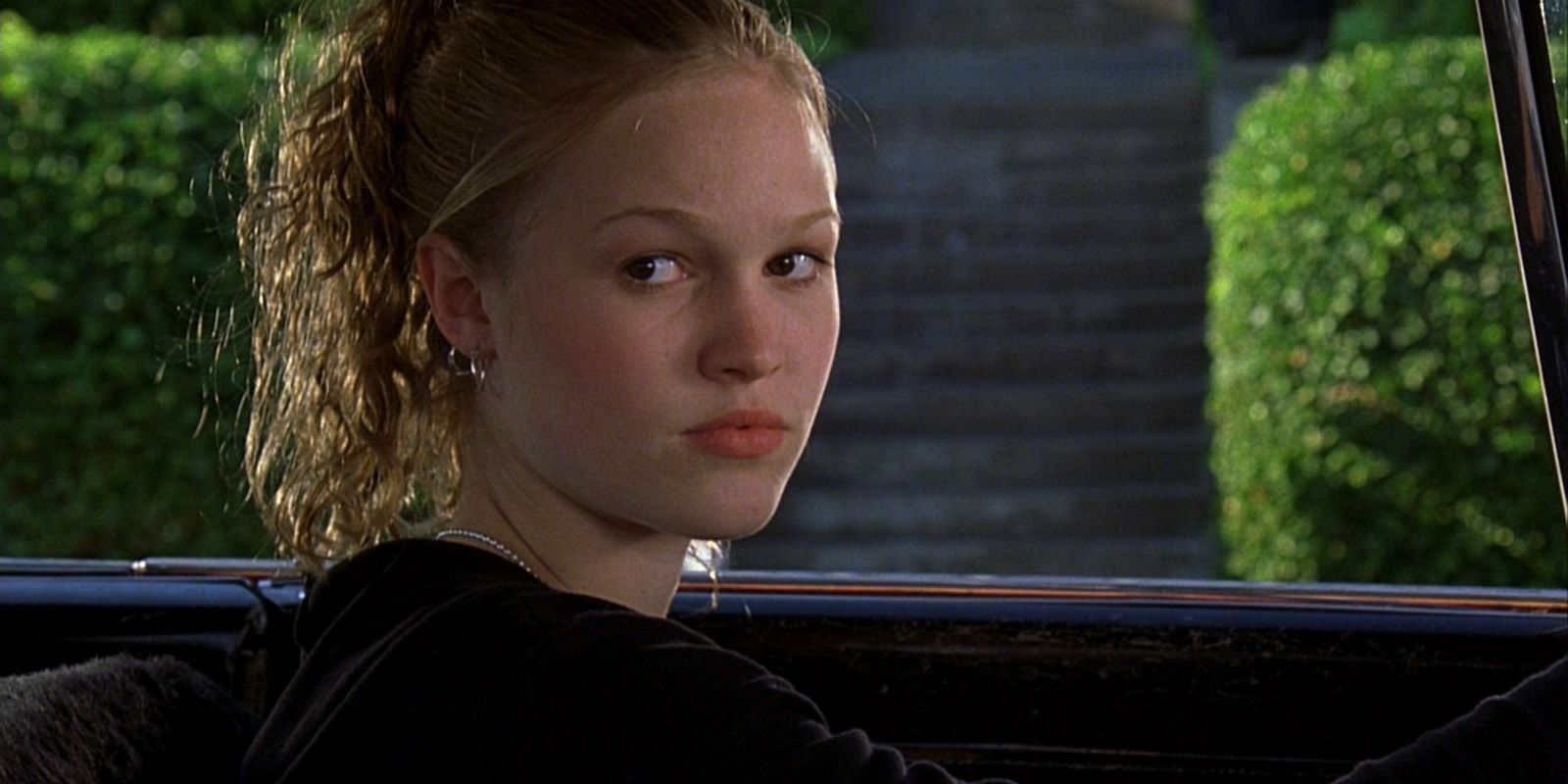 Kat looking serious in 10 Things I Hate About You