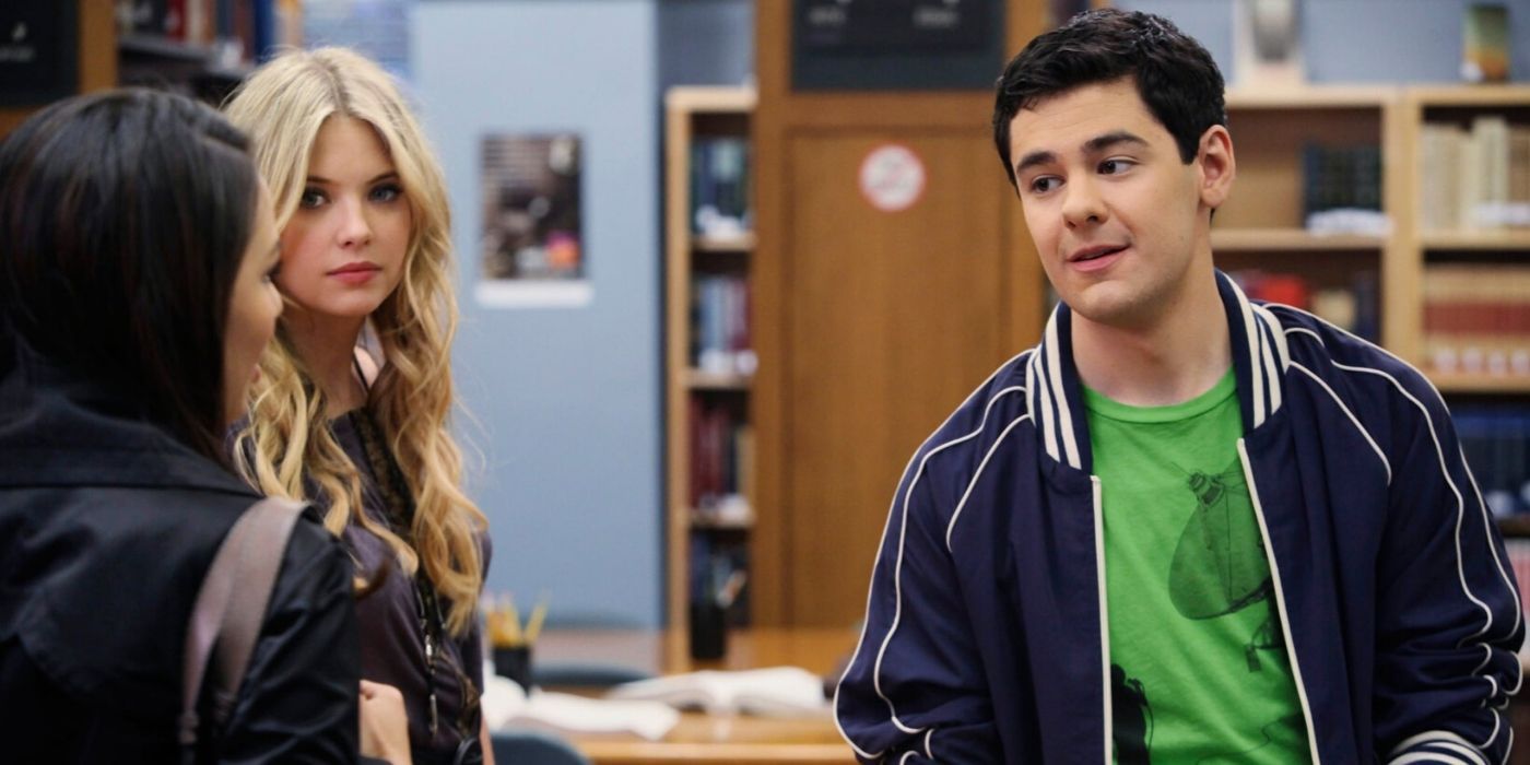Hanna and Lucas sitting in the school library on Pretty Little Liars