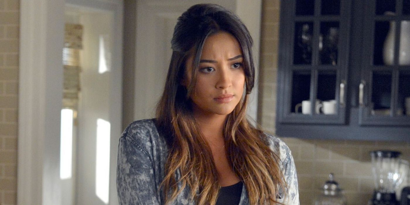Emily looks concerned standing in a kitchen in Pretty Little Liars