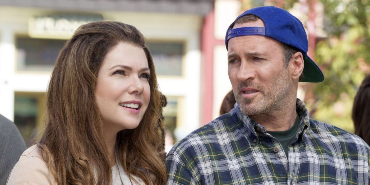 Luke and Lorelai stand together in Gilmore Girls