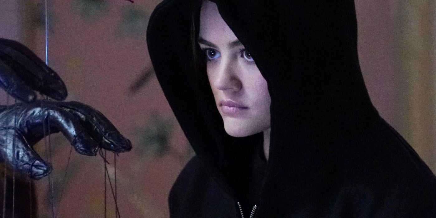 Aria wearing a black hoodie on Pretty Little Liars