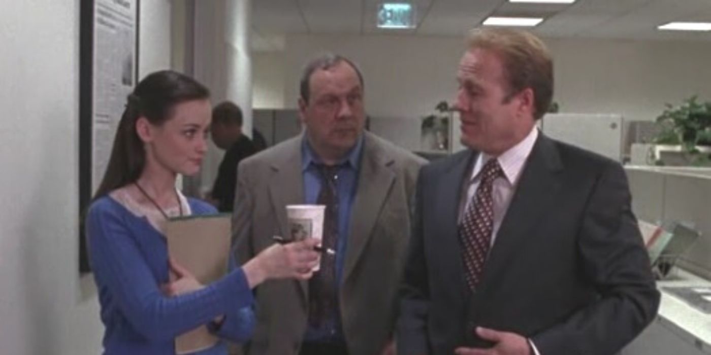 Rory Gilmore talking to Mitchum at the newspaper office on Gilmore Girls