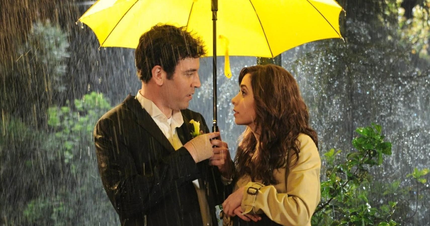 Tracy and Ted under the yellow umbrella in How I Met Your Mother