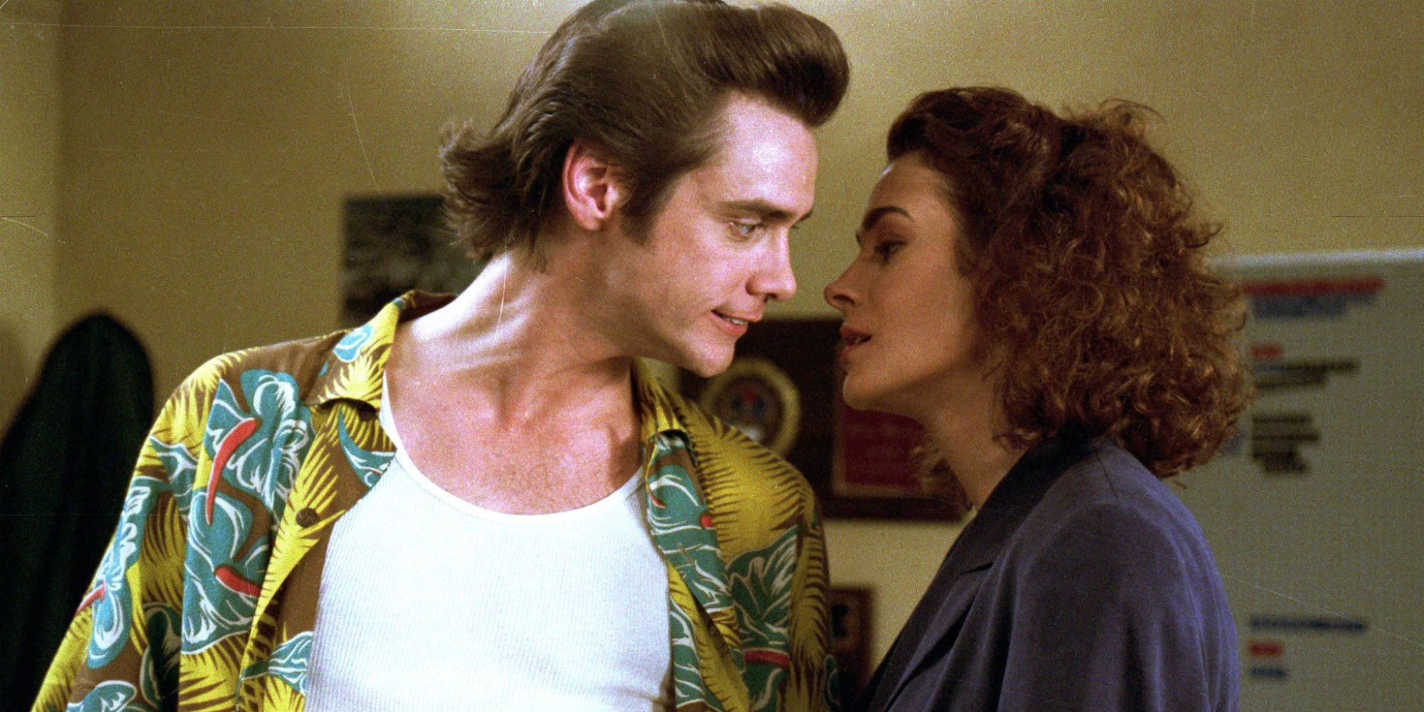 Ace (Jim Carrey) and Lois (Sean Young) getting close in Ace Ventura: Pet Detective