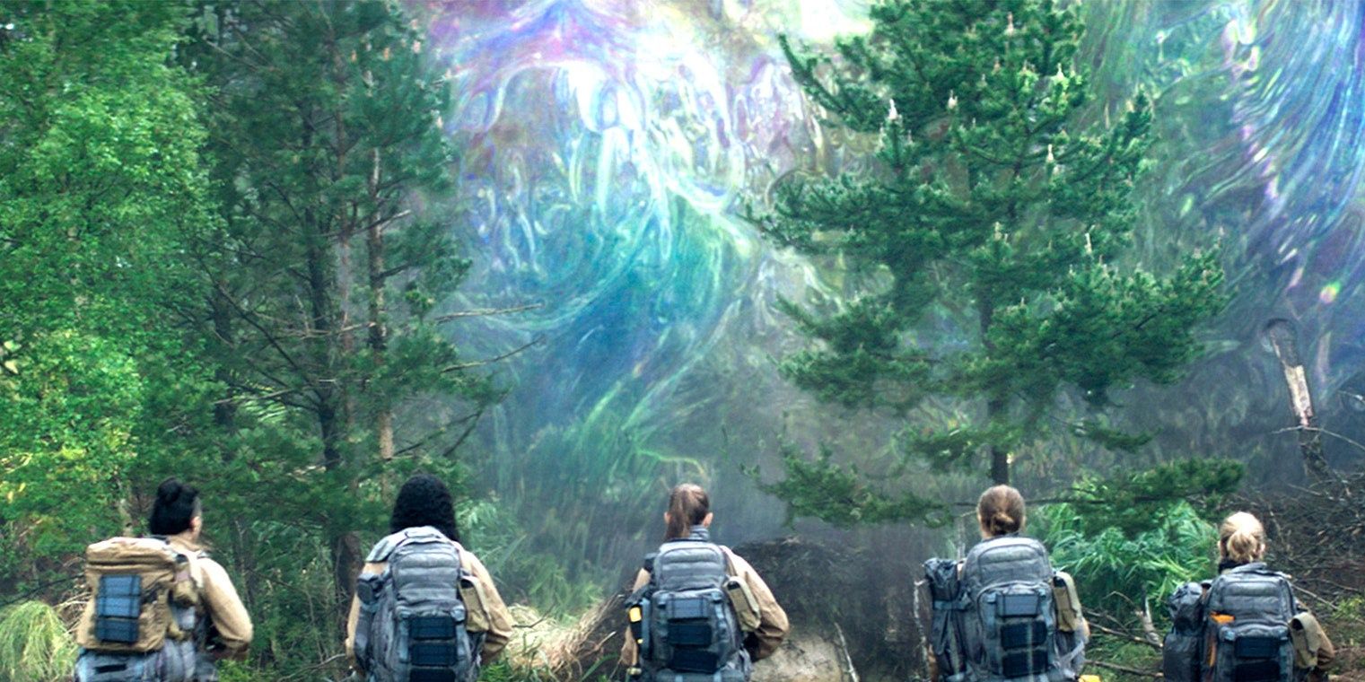 The team stands in front of the Shimmer in Annihilation (2018)