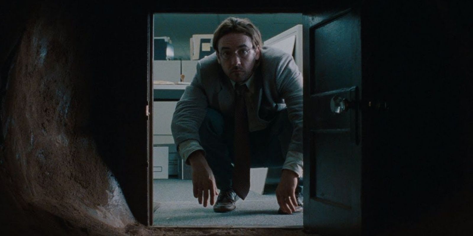 John Cusack looking into a tunnel in Being John Malkovich