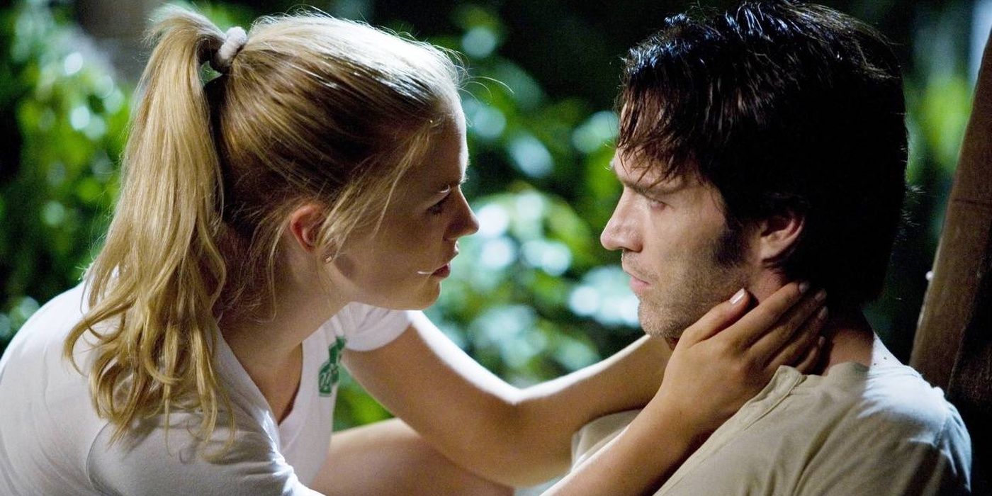 hbo vampire drama True Blood Anna Paquin and Stephen Moyer in romantic embrace with each other 
