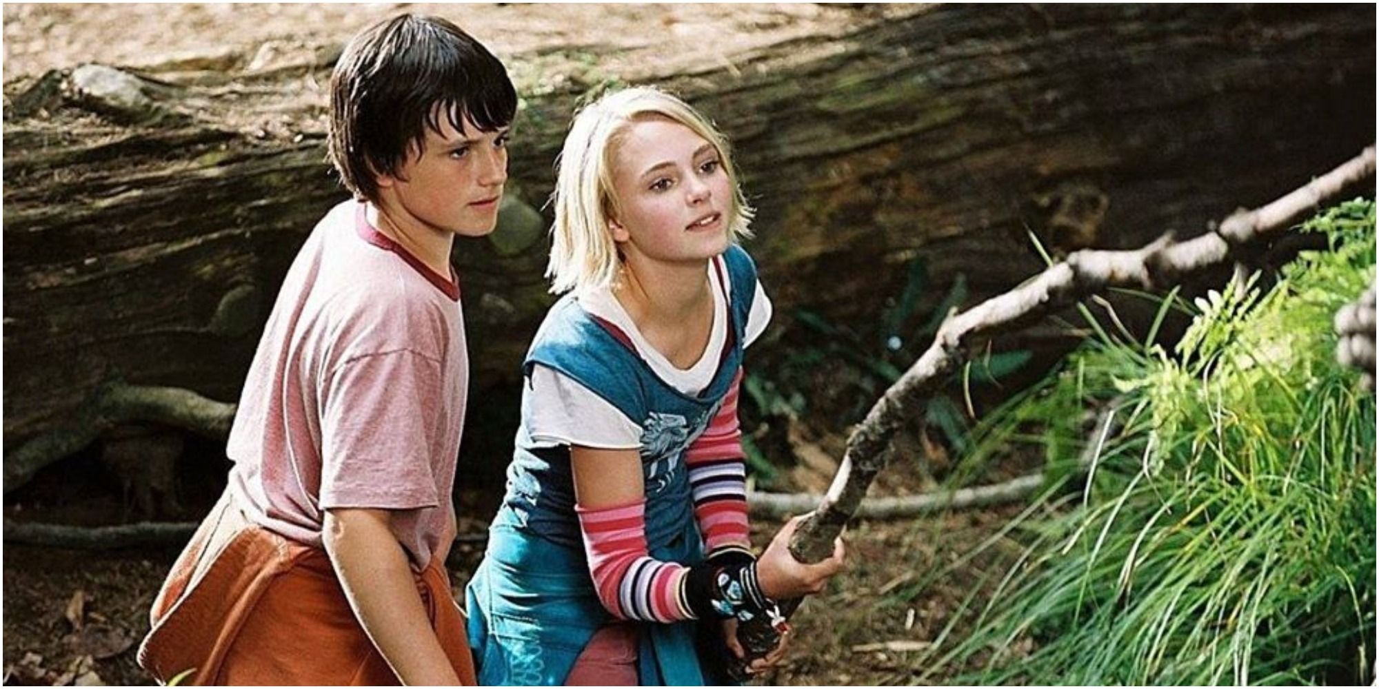 Hutcherson and Robb exploring the woods in Bridge to Terabithia