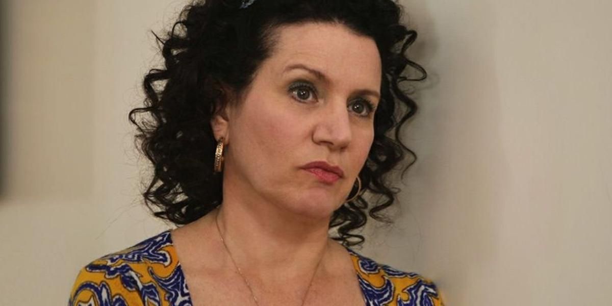 Susie looking unimpressed in Curb-Your-Enthusiasm