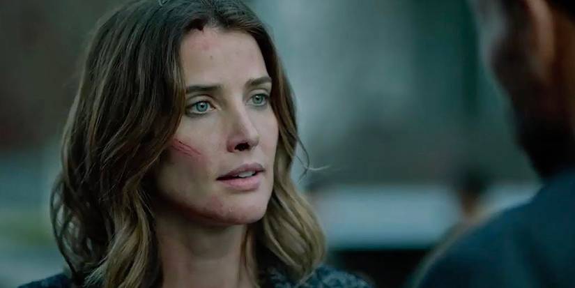 Colbie Smulders with scratches and bruises on her face in Stumptown