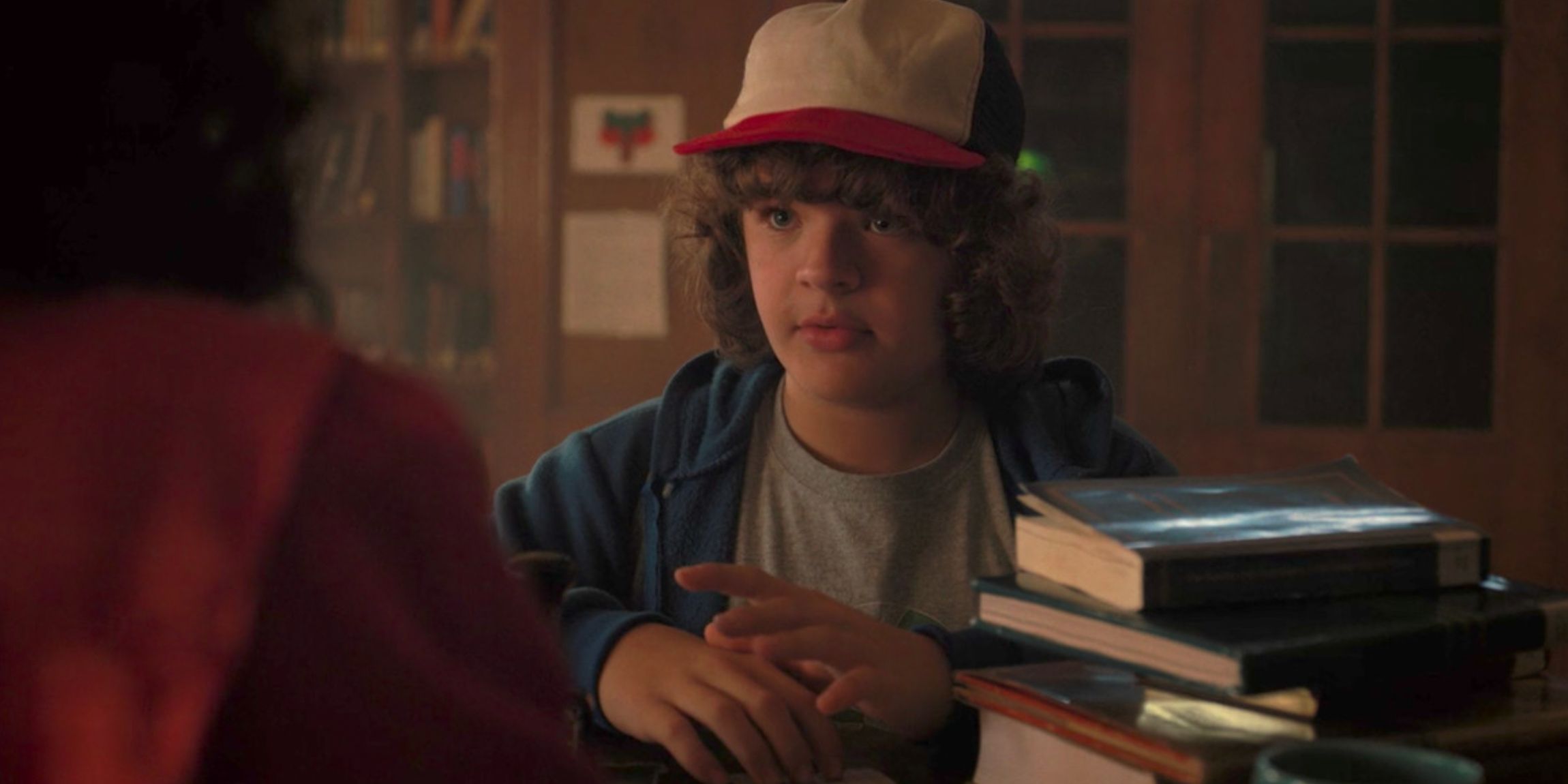 Dustin talking to the librarian in Stranger Things