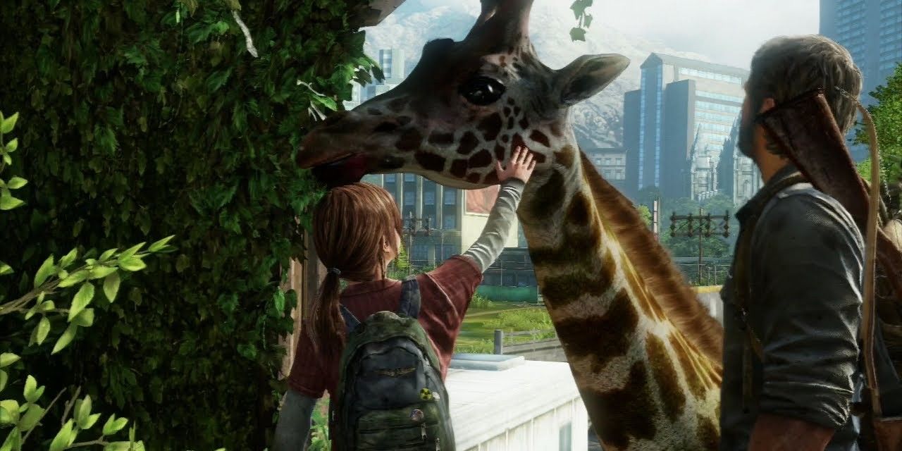 Ellie acariciando a girafa enquanto Joel assiste em The Last of Us