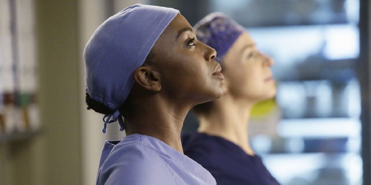 Image from Grey's Anatomy with Amelia and Stephanie standing side by side looking up at an x-ray.