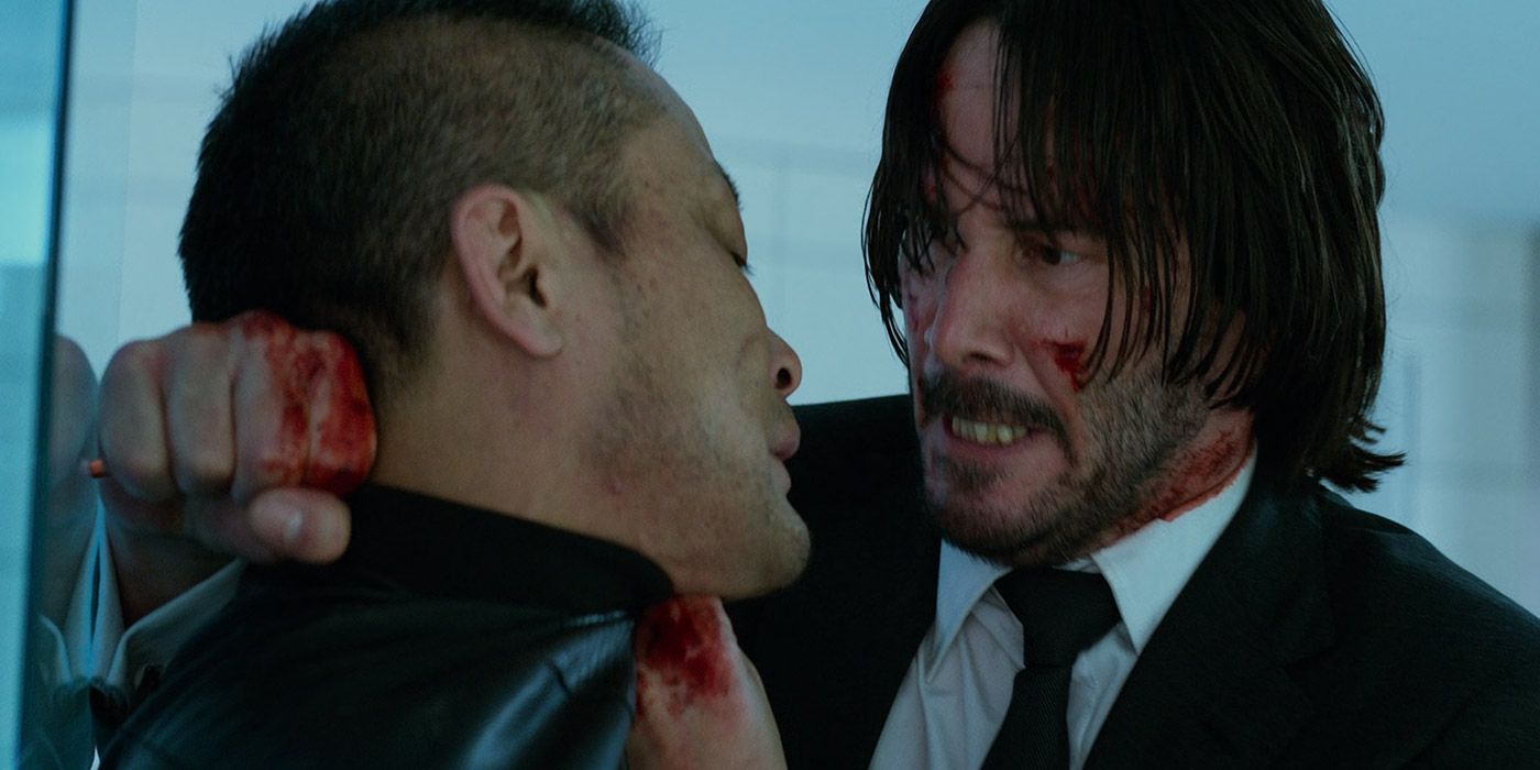 John Wick mata a un tipo con un lápiz en John Wick.
