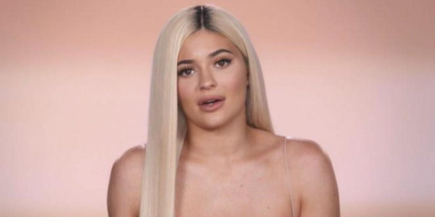 Kylie Jenner The Kardashians blond hair pink background