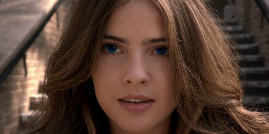 Malia's eyes change to blue in a close up in Teen Wolf
