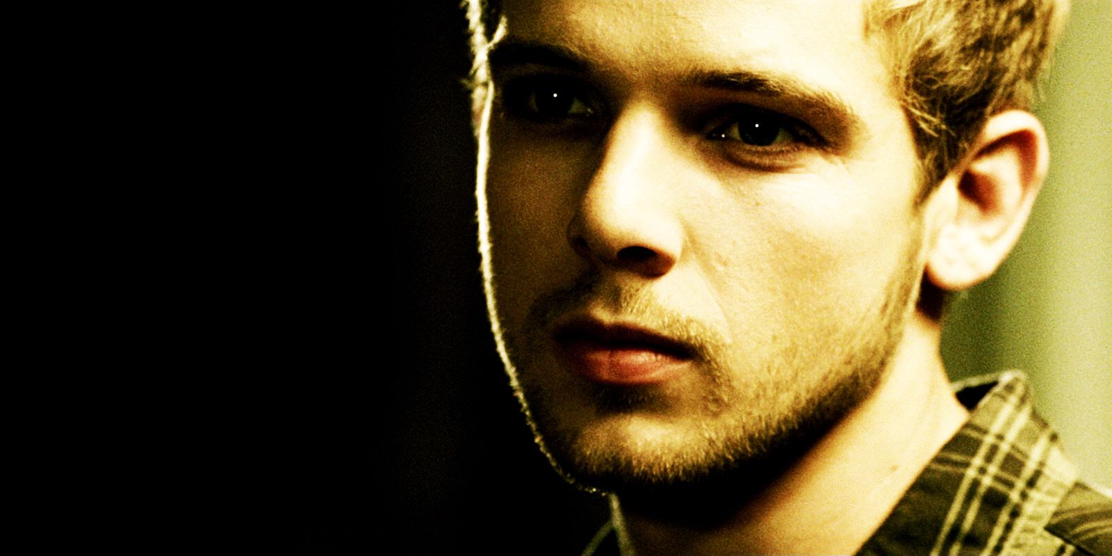 Max Thieriot in House at the End of the Street