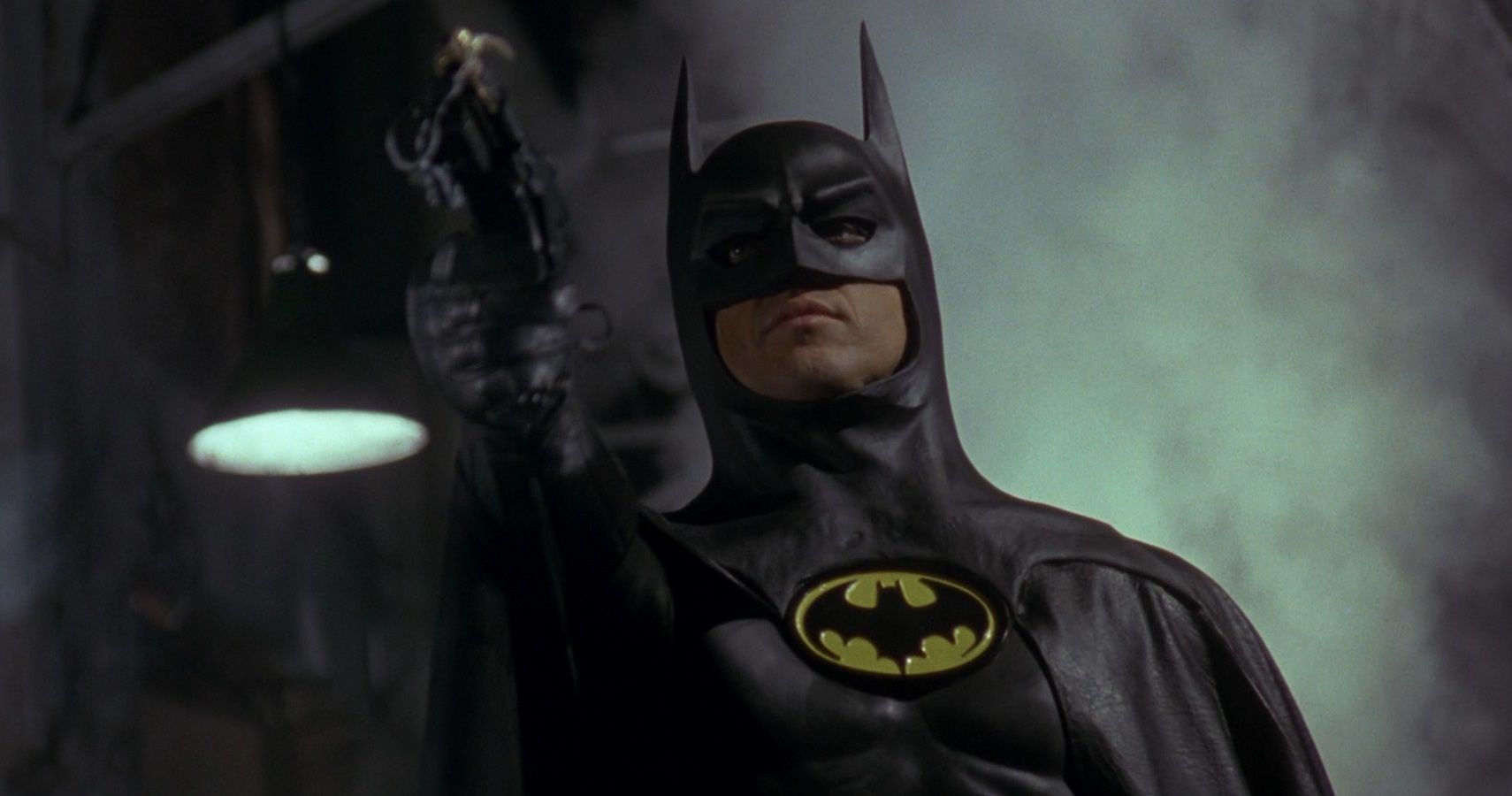 Michael Keaton in Batman aiming his gun.