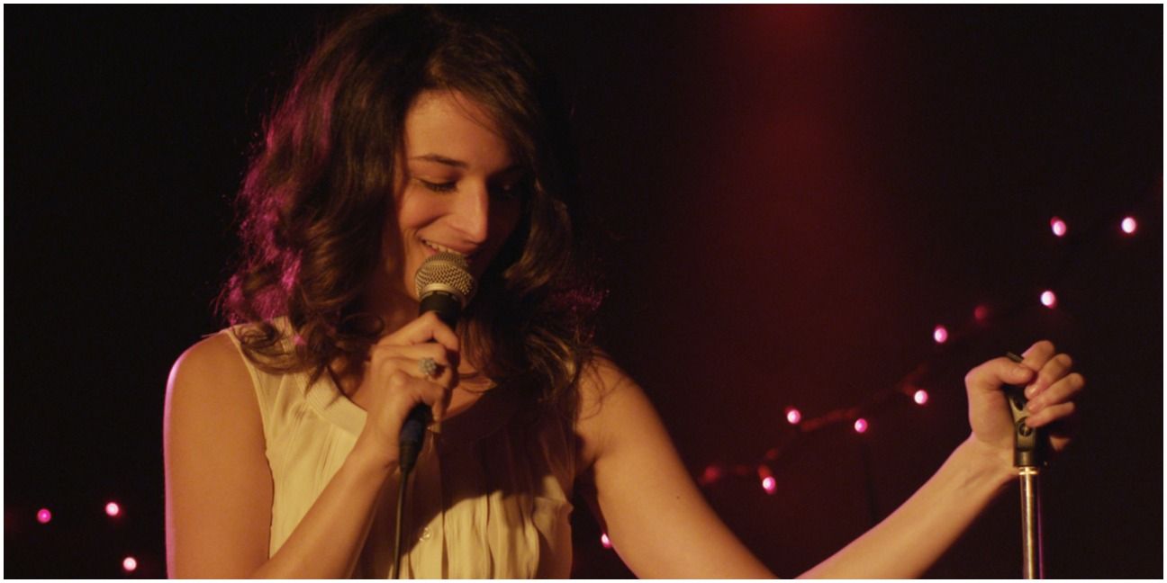 Jenny Slate doing stand-up in Obvious Child