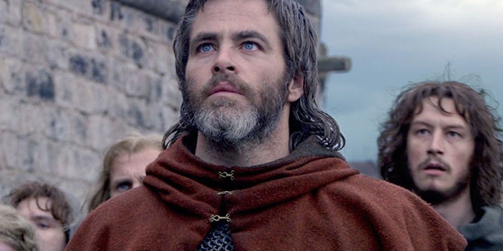 Chris Pine looking up in Outlaw King