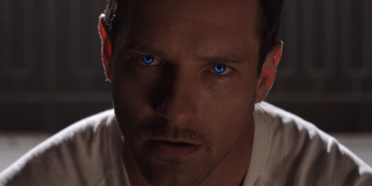 Peter's eyes change to blue in a close up in Teen Wolf