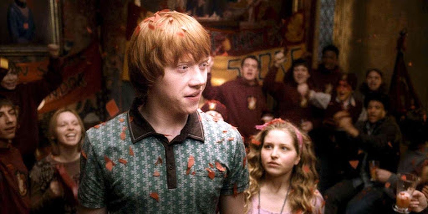 Ron com Lilá na sala comunal da Grifinória Harry Potter