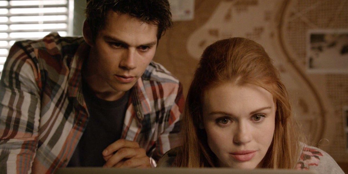 Stiles and Lydia look at a computer screen in Teen Wolf