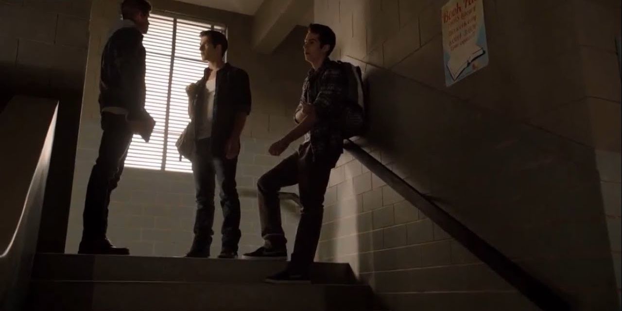 Scott and Stiles from Teen Wolf talk to Ethan and Aiden on the stairs in the school