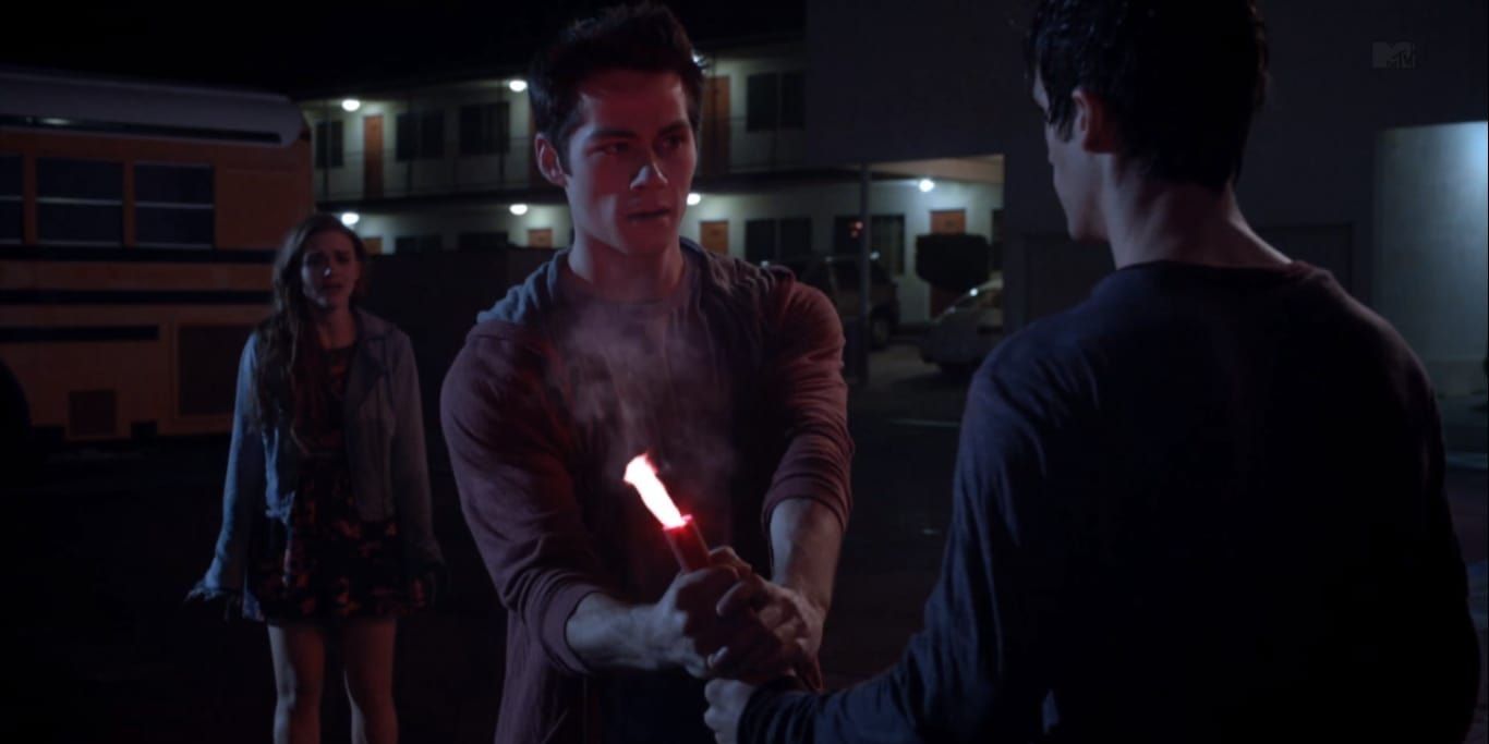 Lydia watches Stiles take the flare from Scott outside the motel in Teen Wolf