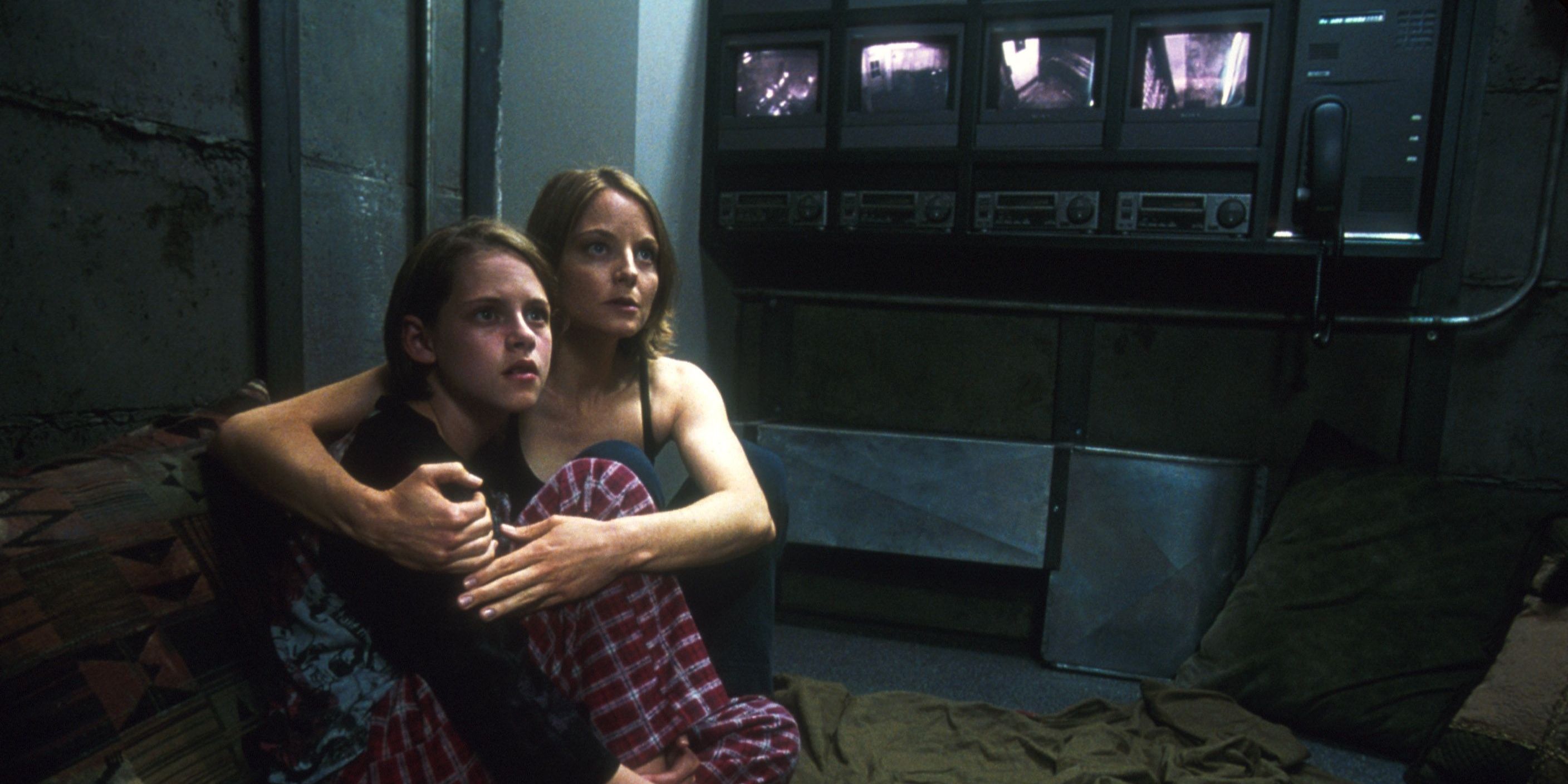 Meg and Sarah hold each other in the panic room in Panic Room