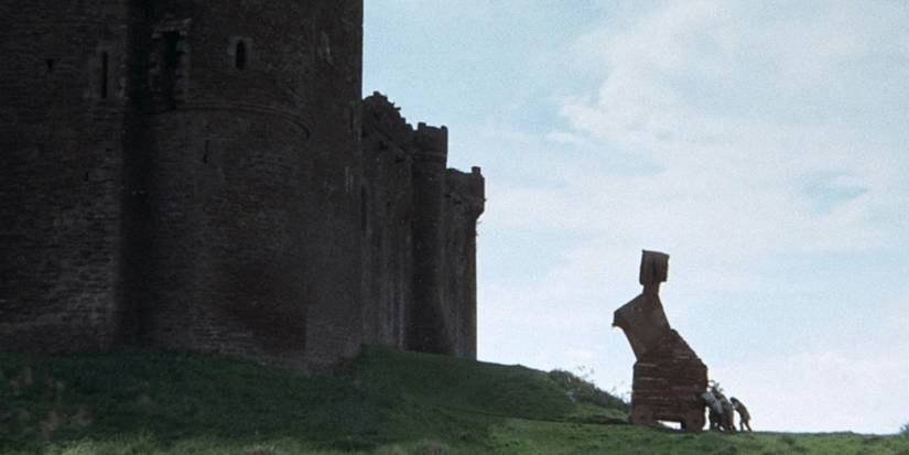 Monty Python And The Holy Grail's 10 Funniest Scenes