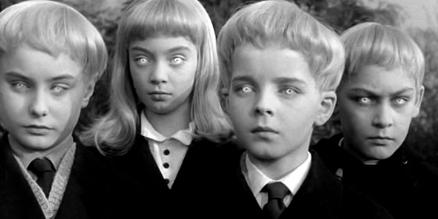 As crianças loiras com olhos brilhantes em Village Of The Damned