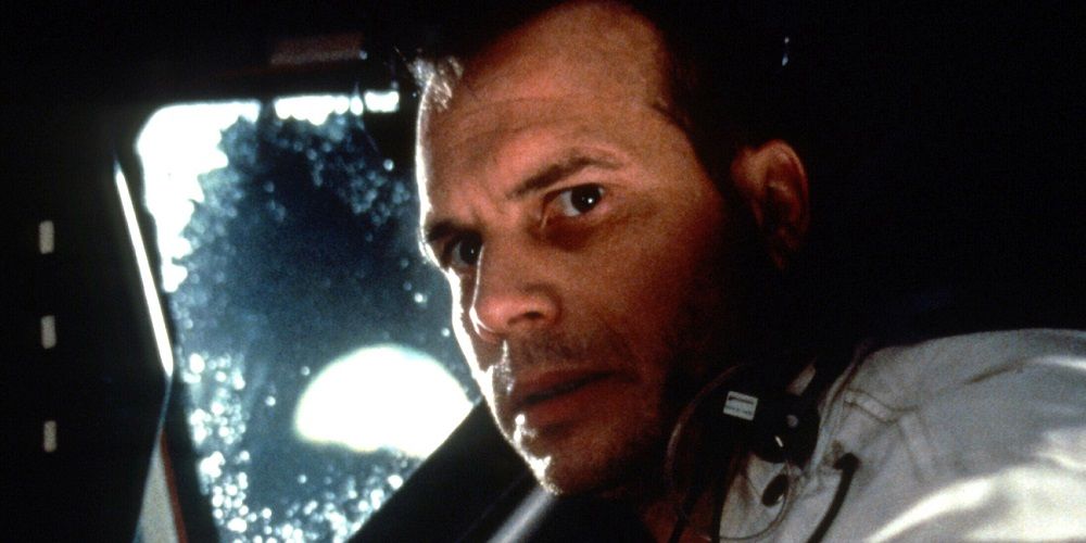 Close up of Bill paxton in space in apollo 13