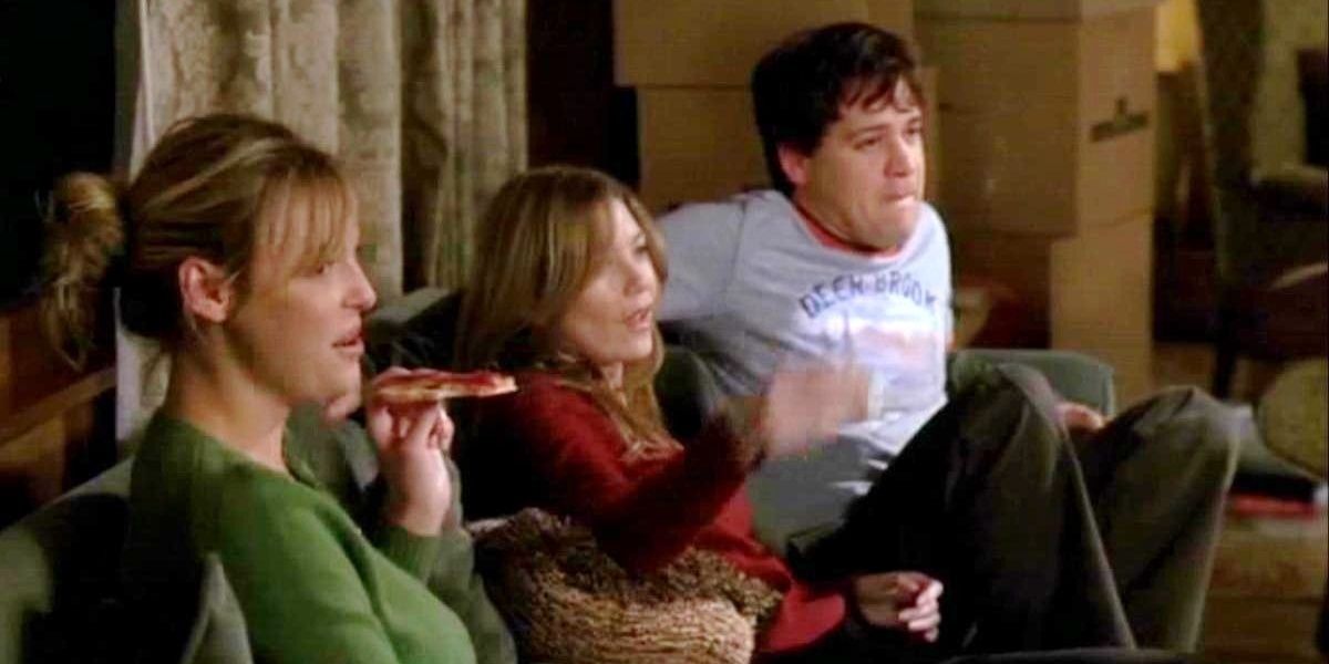 Izzie, Meredith, and George sitting at home eating pizza on Grey's Anatomy