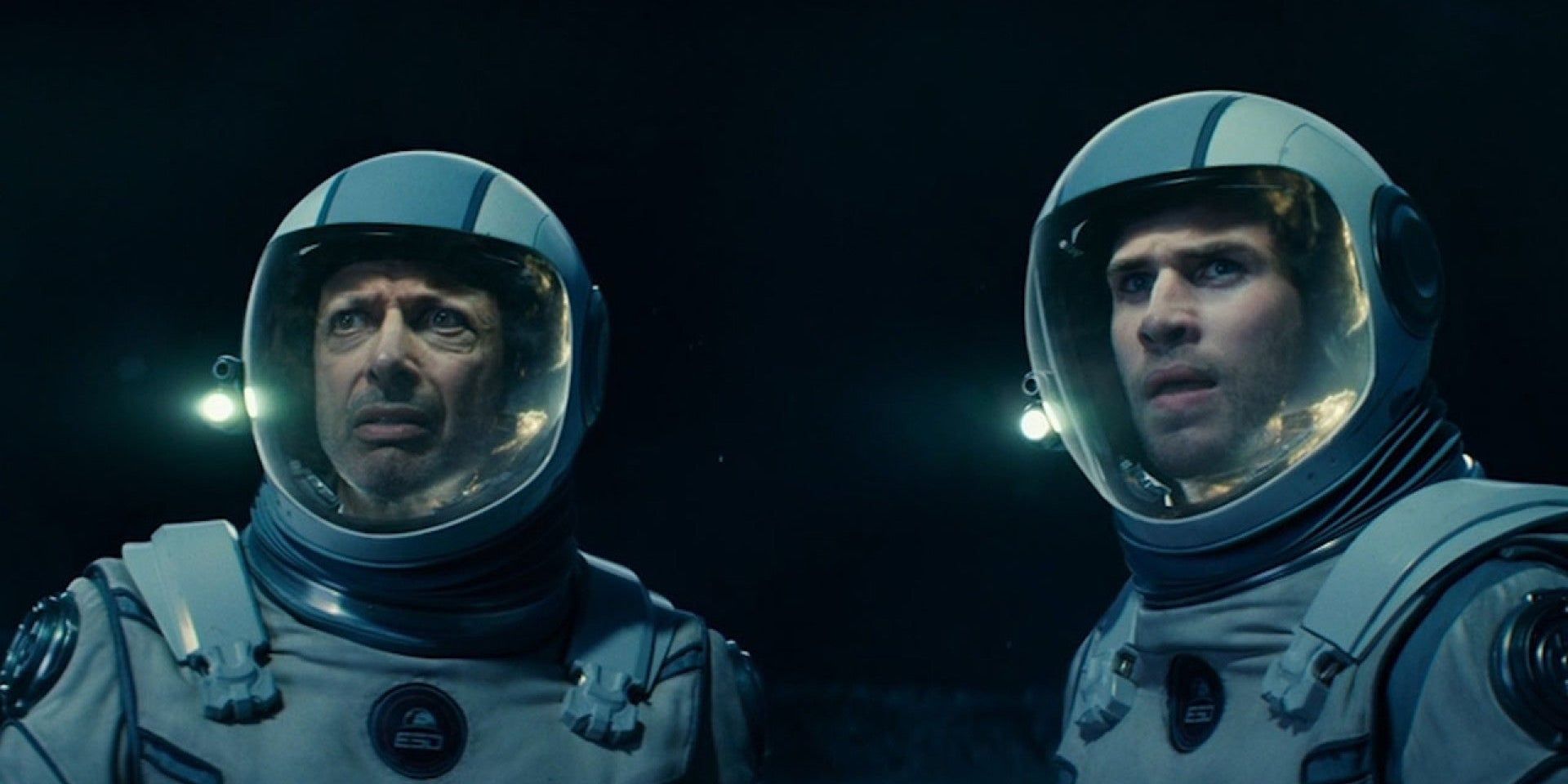 Jeff Goldblum and Liam Hemsworth in space in Independence Day Resurgence
