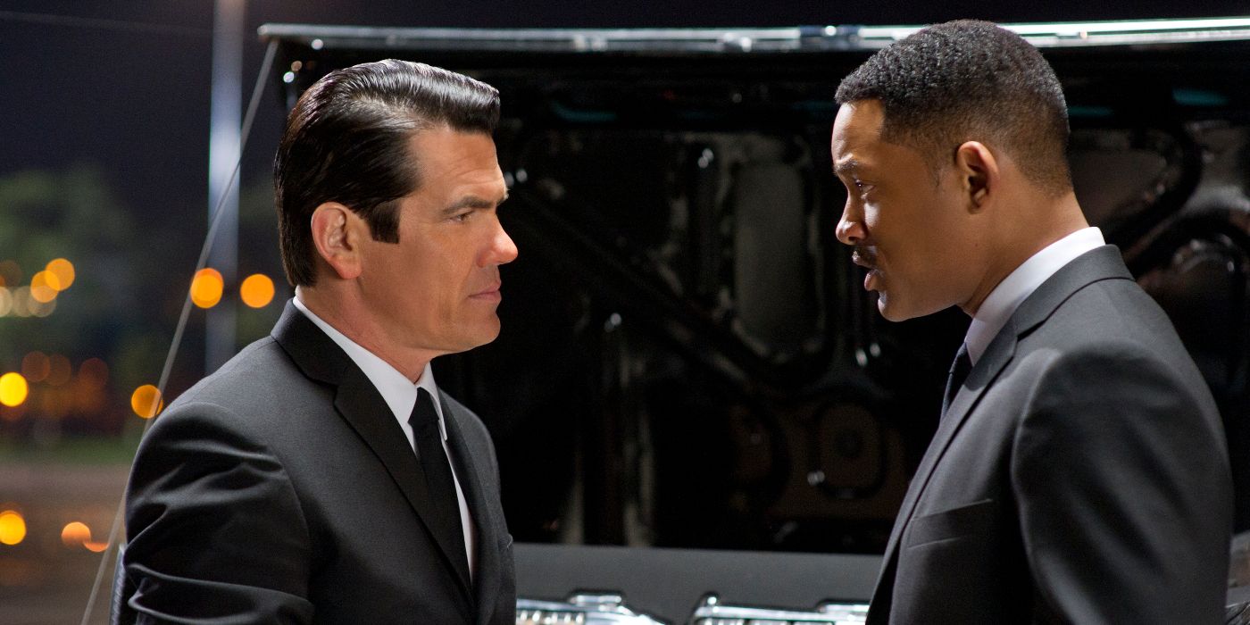 Josh Brolin and Will Smith wearing suits in Men in Black III