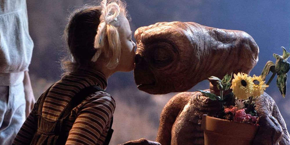 Gertie kisses E.T. on the nose in E.T. - The Extra Terrestrial