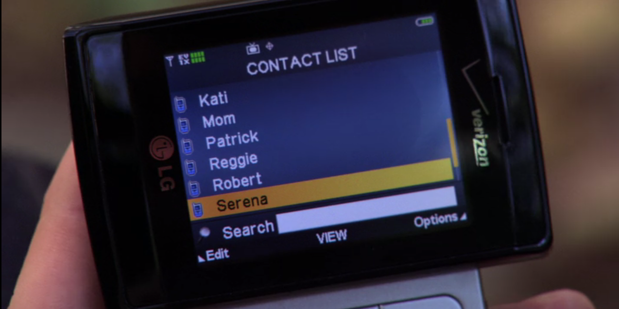 A lista de contatos em um telefone em Gossip Girl (2007)
