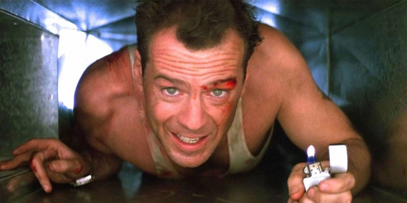Bruce Willis como John McClane arrastrándose por un respiradero en Die Hard
