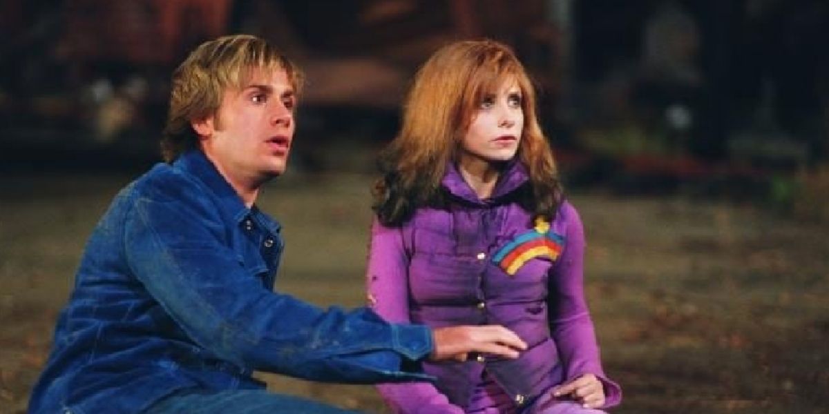 Fred and Daphne during a monster attack in Scooby-Doo Monsters Unleashed