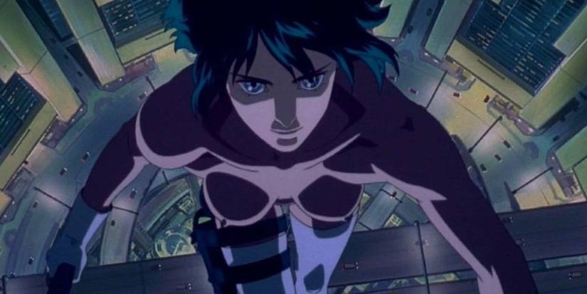 Major Kusanagi (Atsuko Tanaka) calmly falling from a building during a mission in Ghost in the Shell (1995)