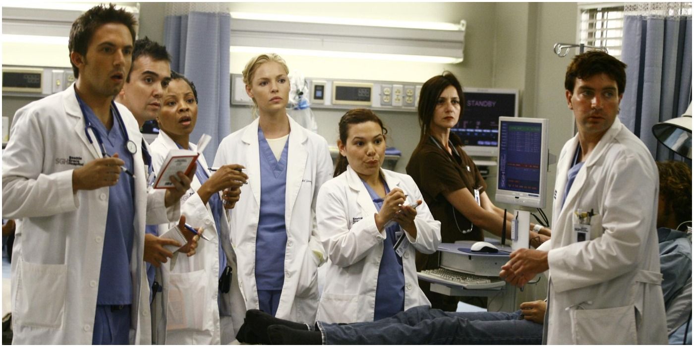 Izzie instructs her interns in Grey's Anatomy