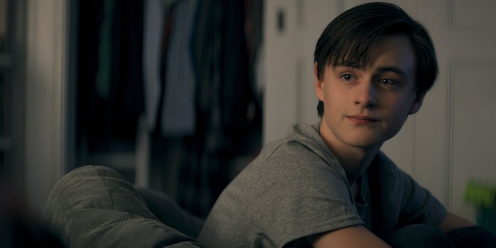 Jaeden Martell as Jacob Barber in Defending Jacbo, sitting on his bed looking at someone